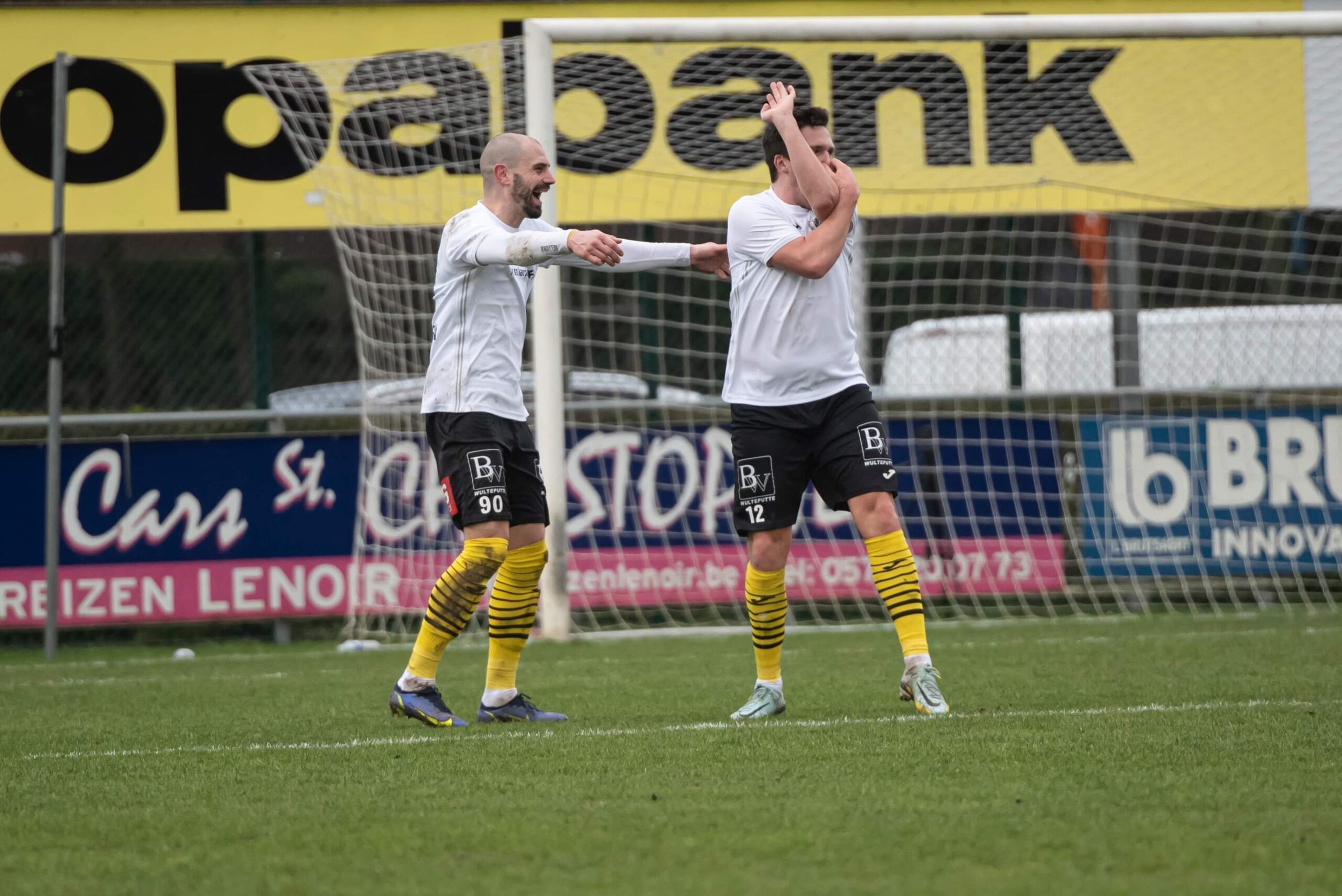 Lokeren-Temse Zet Terugronde In Met Makkelijke 0-2 Zege Bij Westhoek ...